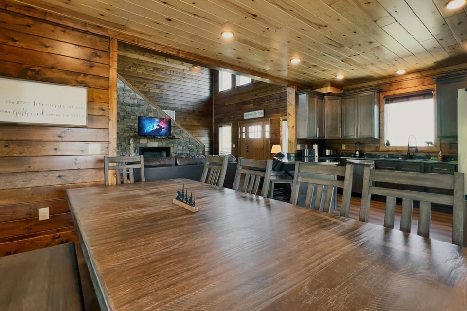 Dining table directly off kitchen.  Mountain views at every meal. 