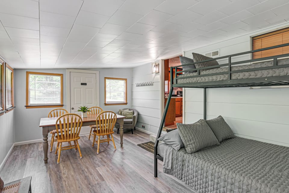 Bluefield Vacation Rental | 2BR | 1BA | 1,100 Sq Ft | Stairs to Access