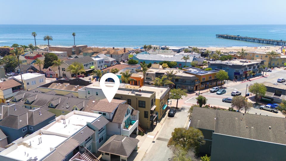 Premium location around the corner from the Village shops and 2 blocks to the beach!!