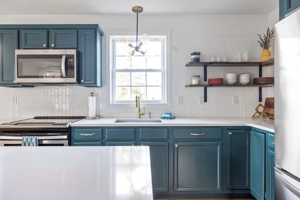 Beautifully updated kitchen with modern finishes, open shelving, and plenty of natural light
Fully equipped for cooking and entertaining.