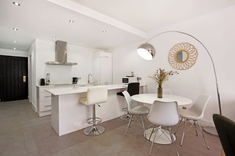Kitchen dining area
