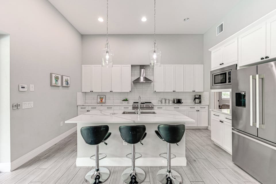 Kitchen | Blender | Toaster | Trash Bags & Paper Towels