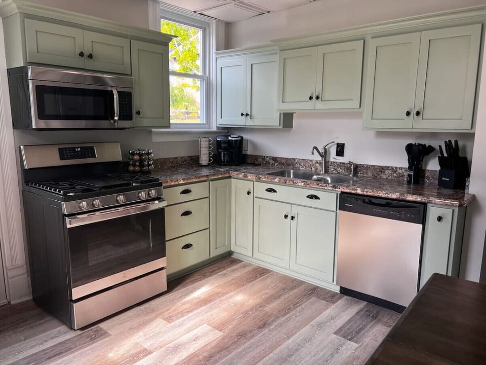 Full Kitchen with Gas Stove and Stainless Steel Appliances