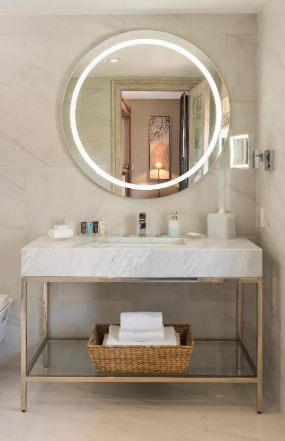 Refresh at a glowing mirror vanity with spa-smooth finishes.