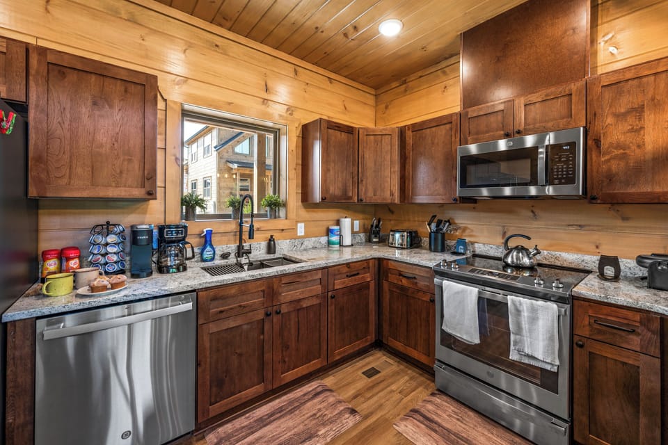 Full kitchen