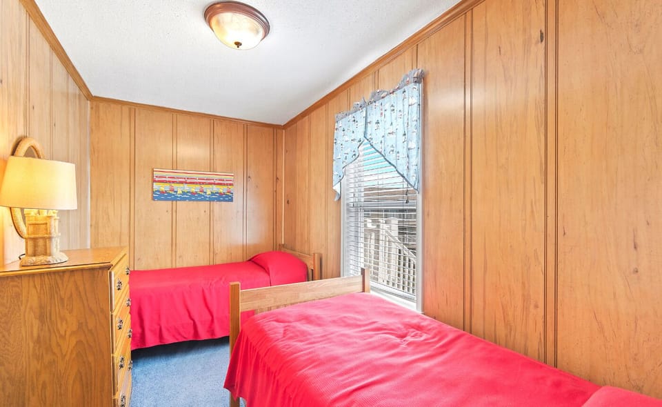 Third bedroom with 2 twin beds