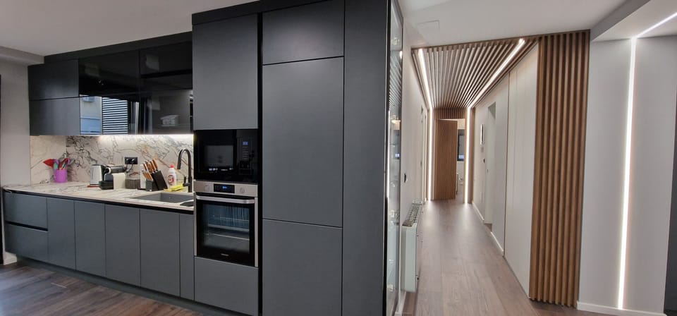 Full kitchen
