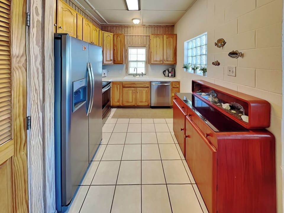 Full Kitchen - Stainless Steel Appliances