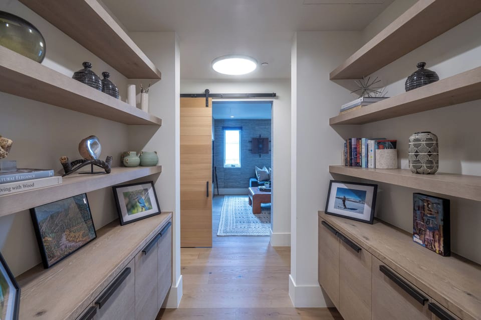 6-fir-house-telluride-den-hallway