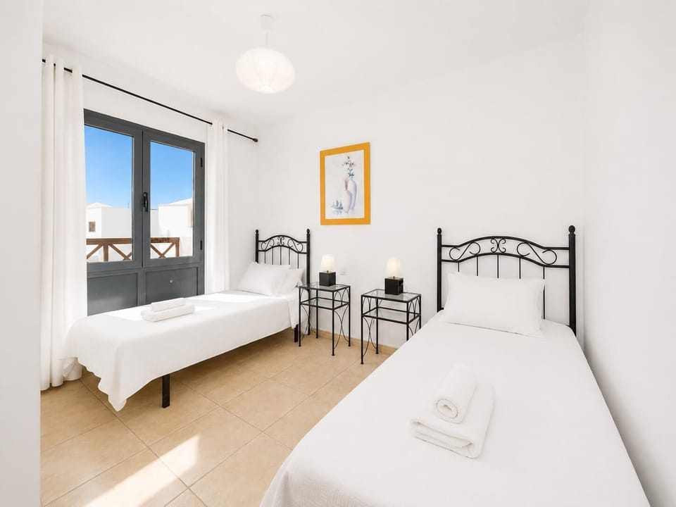 Twin bedroom with A/C