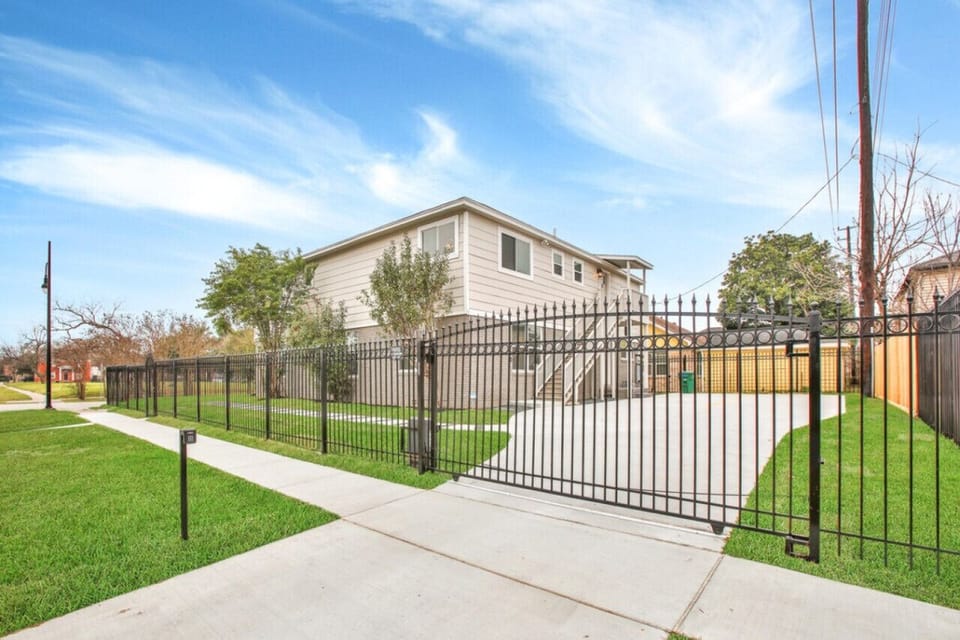 Here`s a peek at the driveway and access code keypad, offering easy entry to your home away from home. Feel the excitement as you pull in, knowing that relaxation and convenience are just moments away.