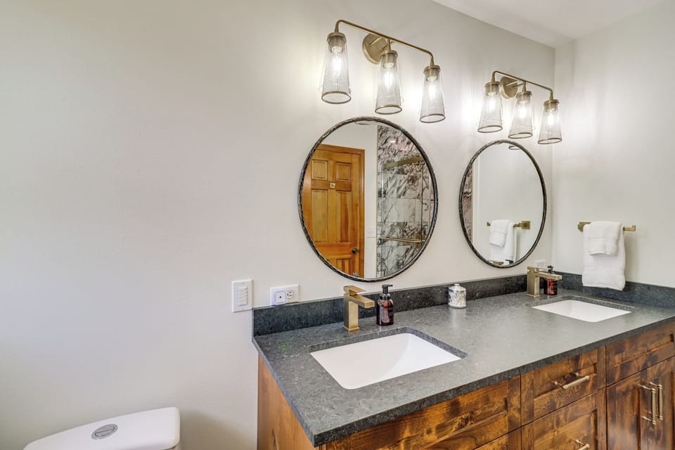 Bathroom | Upper Level