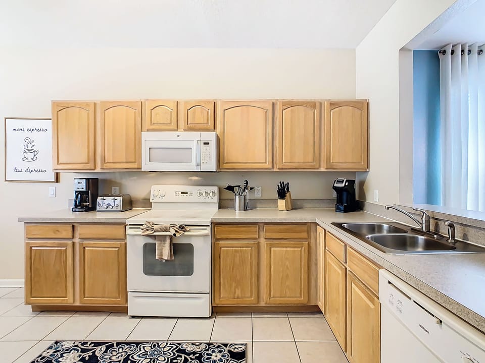 7742ComrowStreet-20