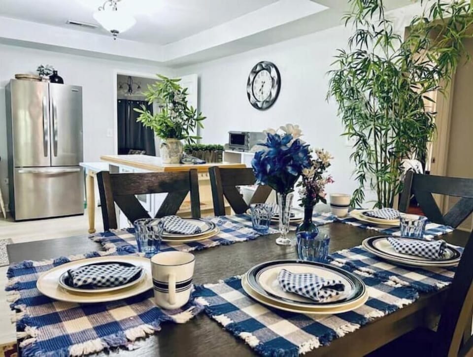 Dining/kitchen area