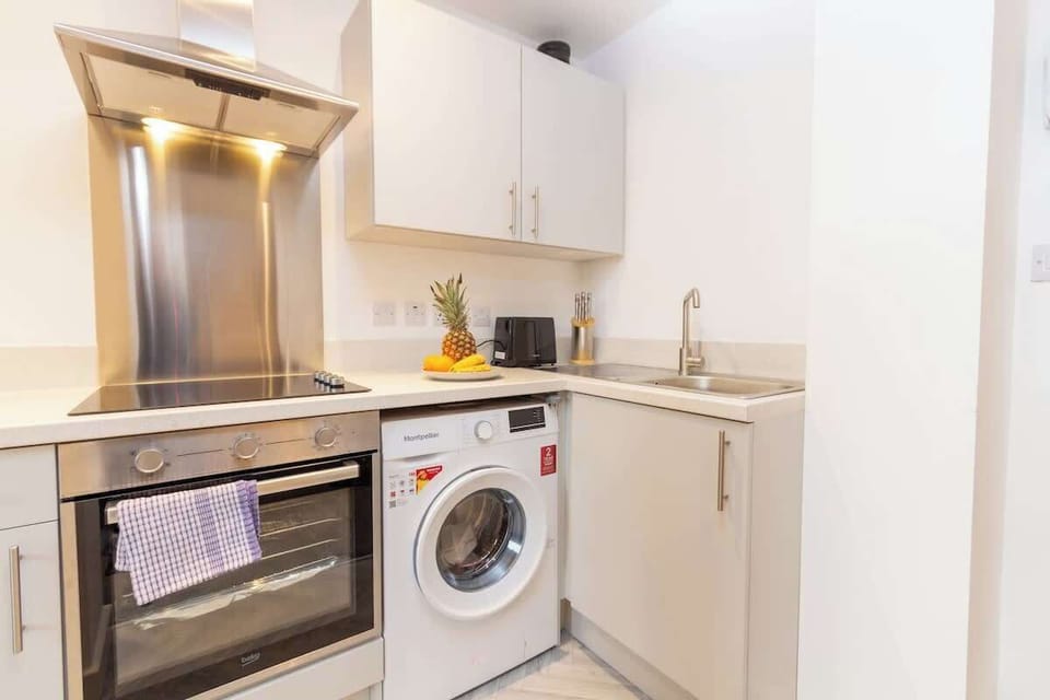Kitchen with washer; best for long term stays!