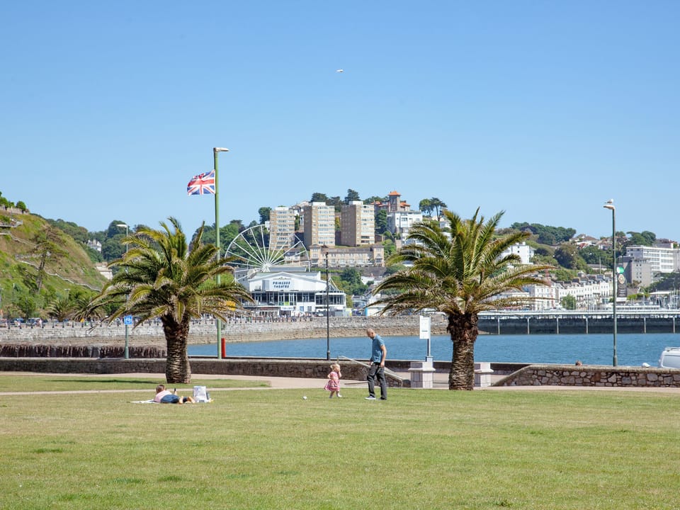 Surrounding area | Belgrave Sands Apartment, Torquay Seafront