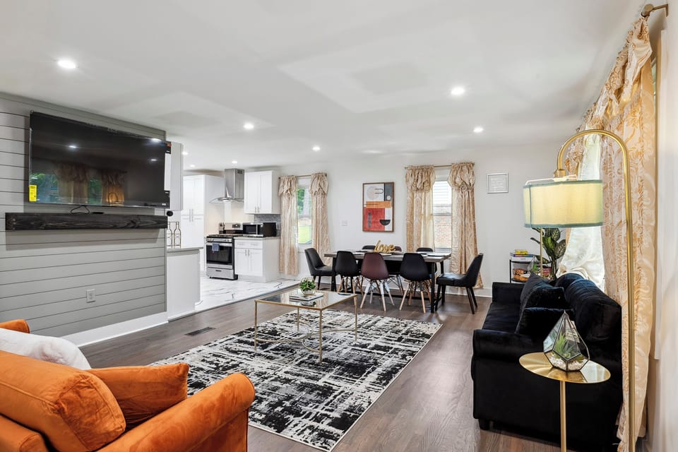 Captivating Luxury Living Room with Elegant Dining Space