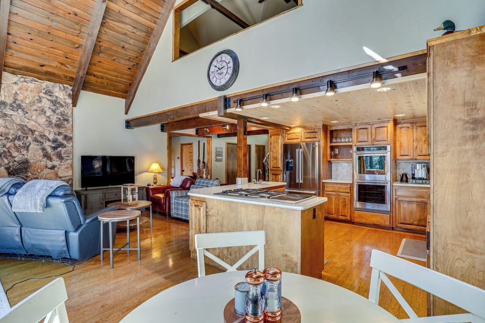 Living/Dining Area | Main Level | Central Heating | Free WiFi | Open Floor Plan