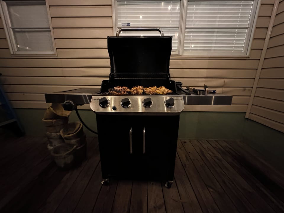 Four burner propane bbq grill