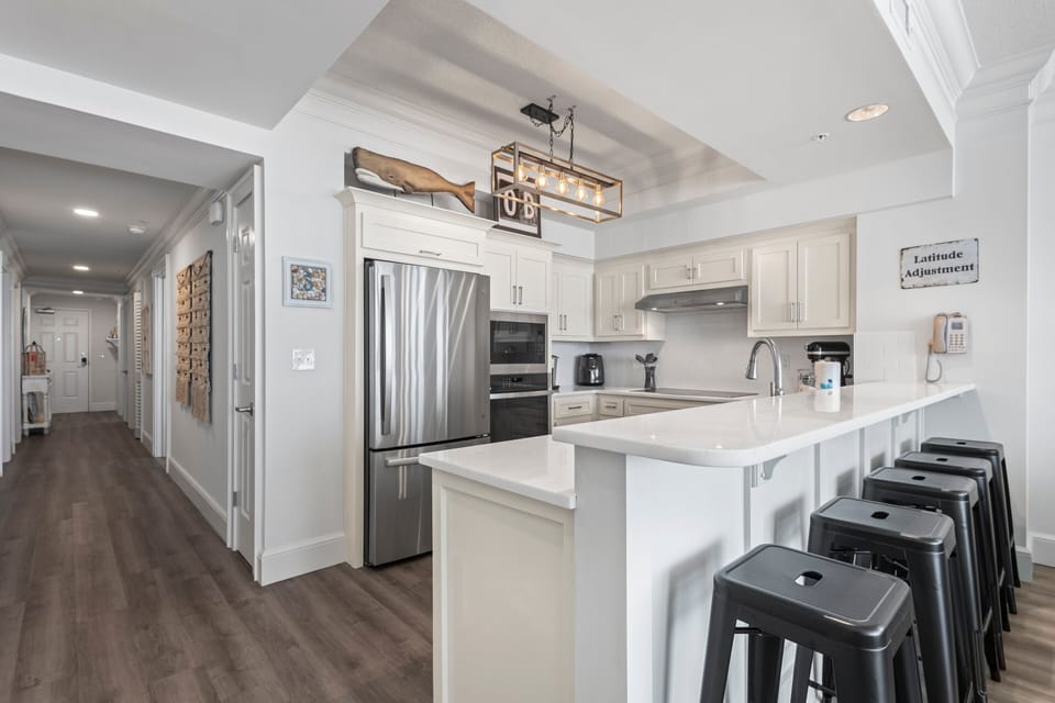 Kitchen with bar