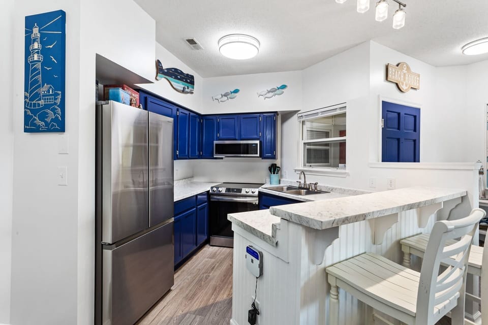 Prep a delicious meal in the modern Kitchen to enjoy at the Counter Bar or the Dining Area together.