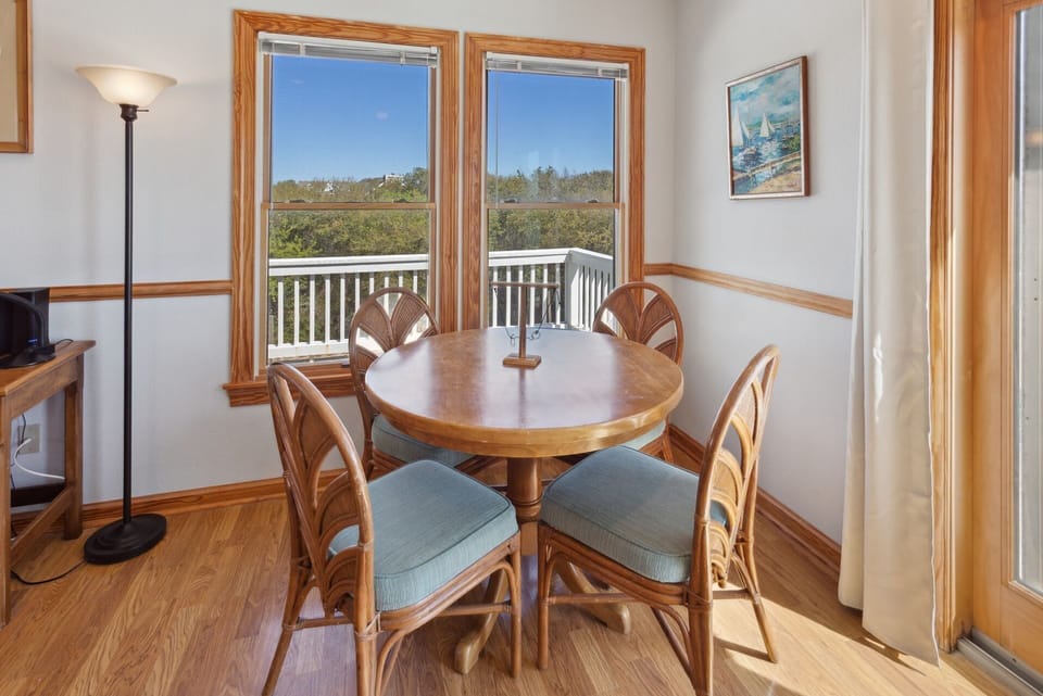 The Breakfast Nook offers even more space to enjoy a meal in the sunshine.