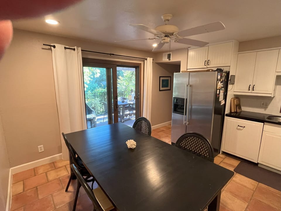 Kitchen / dining area
