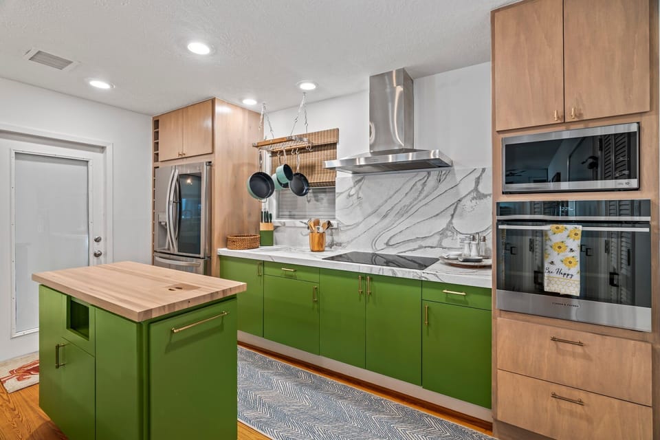 Great Kitchen for Cooking on the main floor