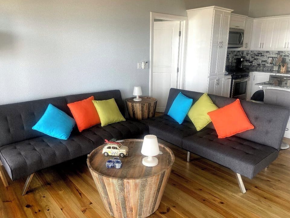 Living Area is a colorful delight~