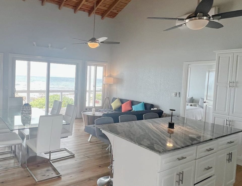 No where in Sapphire House is lacking a sea view!