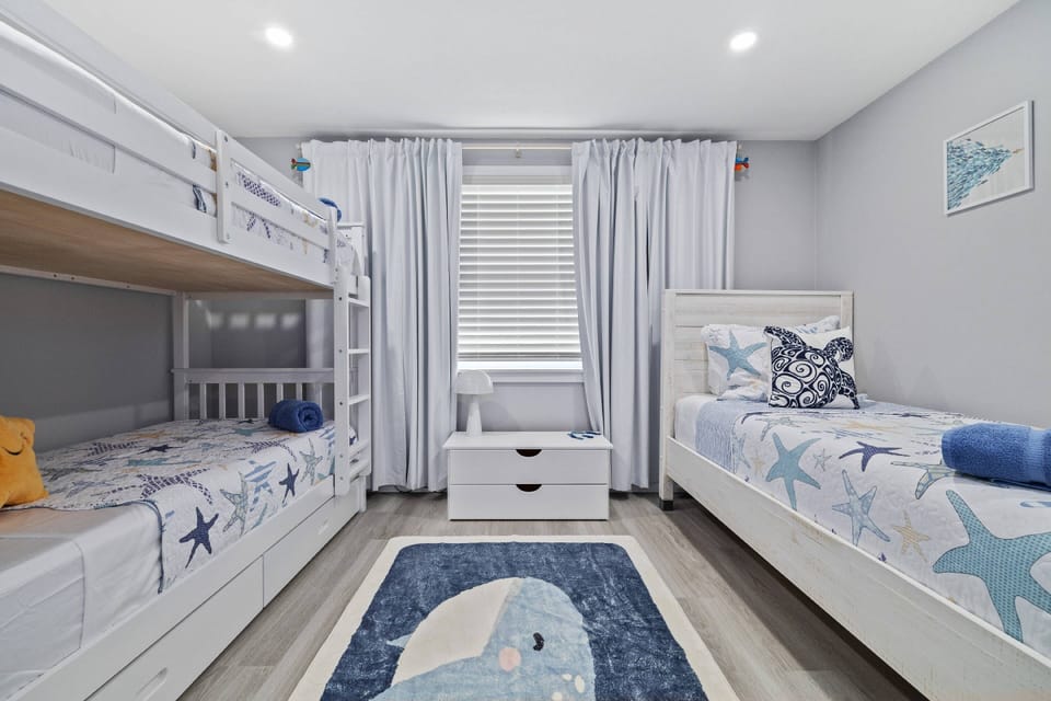 Double deck and single bed for the kids