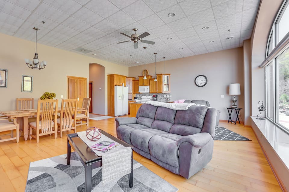 Living Room | Smart TV | Free WiFi | Single-Story Condo | 2nd-Floor Unit