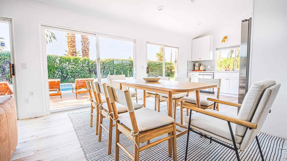 Kitchen connecting with the dinning table