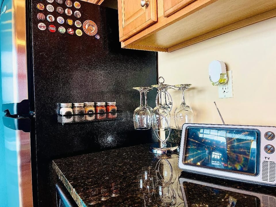 This vintage-style TV isn’t just for show! Slide in your phone, and it magnifies the screen to 12 inches for a fun, old-school viewing experience. Perfect for a nostalgic movie night!