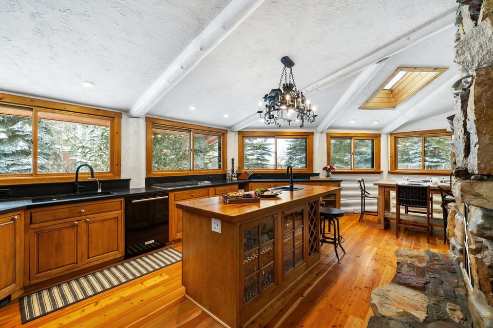 Kitchen / Dining