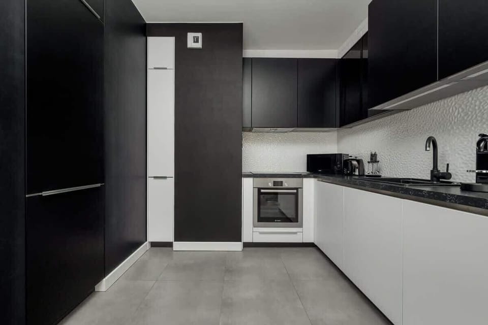 Modern, fully equipped kitchenette. 