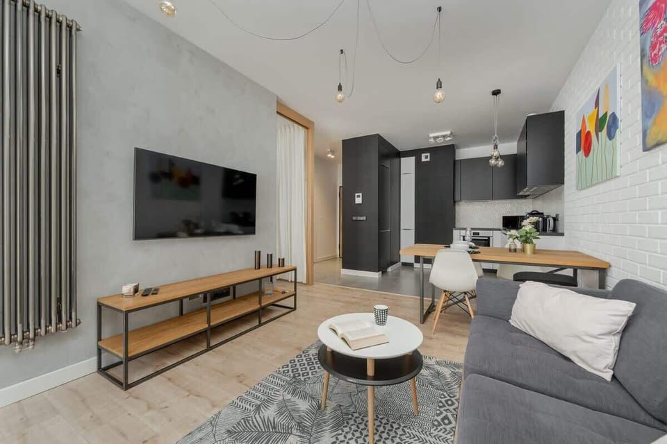 Spacious living room with full equipment. 