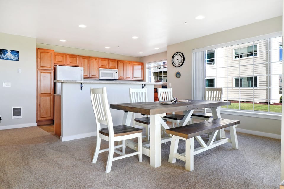 611 Vacation by the Sea