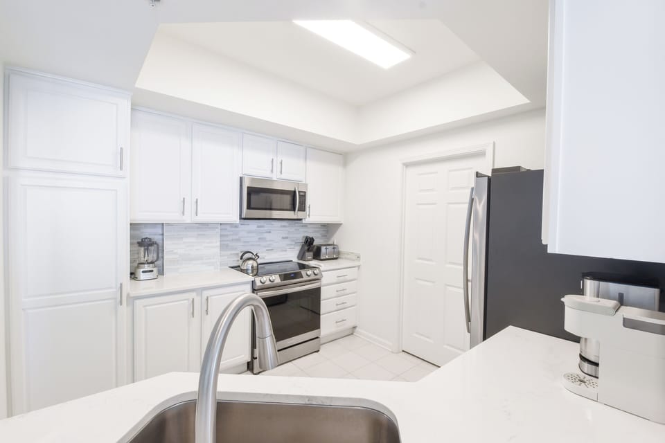 Silver Beach Towers East 1102 - Kitchen