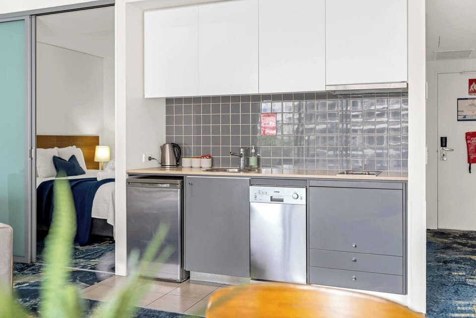 The fully equipped kitchen features modern appliances, including a ceramic cooktop, microwave, and dishwasher. Perfect for preparing home-cooked meals during your stay.