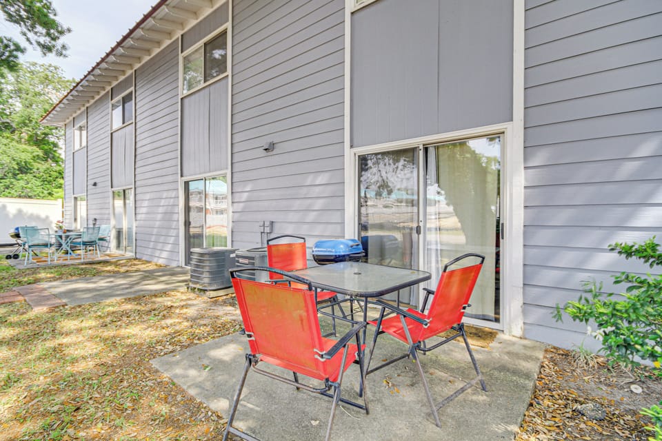 Private Patio | Outdoor Dining Area | Charcoal Grill