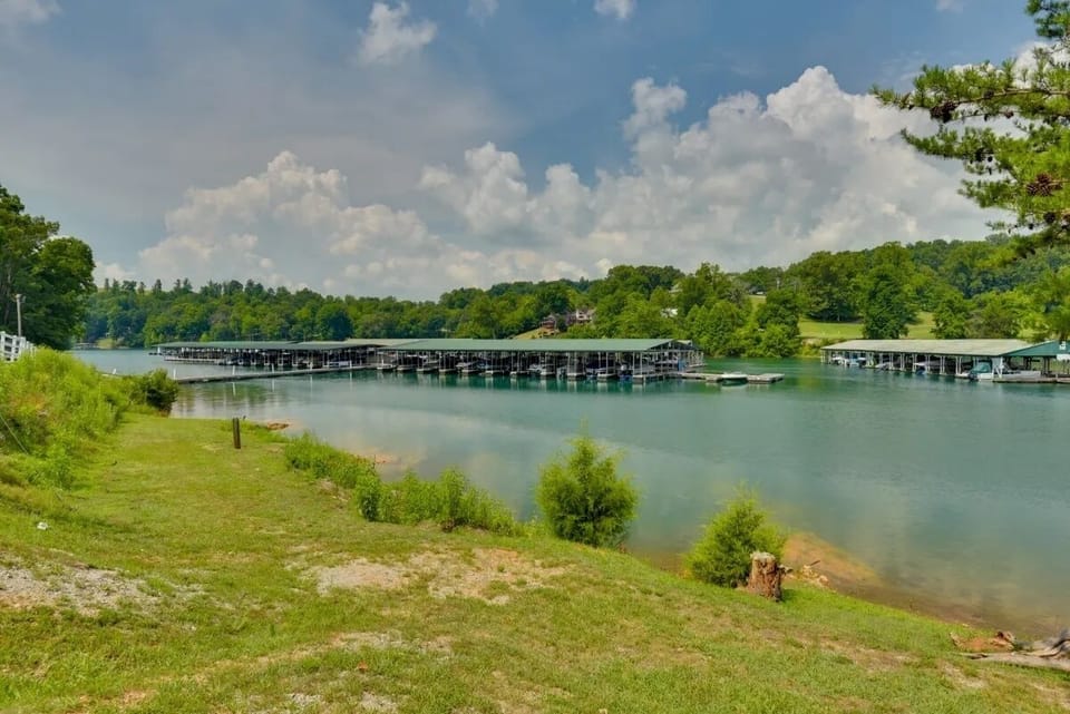 Boat slip available at Deerfield Cove Marina for use during your stay