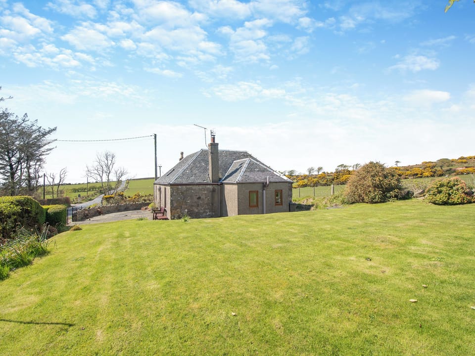 Garden | Kilbride Cottage - Shannochie Cottages, Shannochie