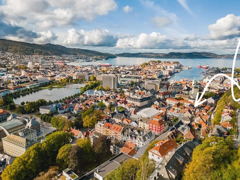 You'll live in the most beautiful part of the city. 

Arrive by train? The apartment is just 300m away from the train station!