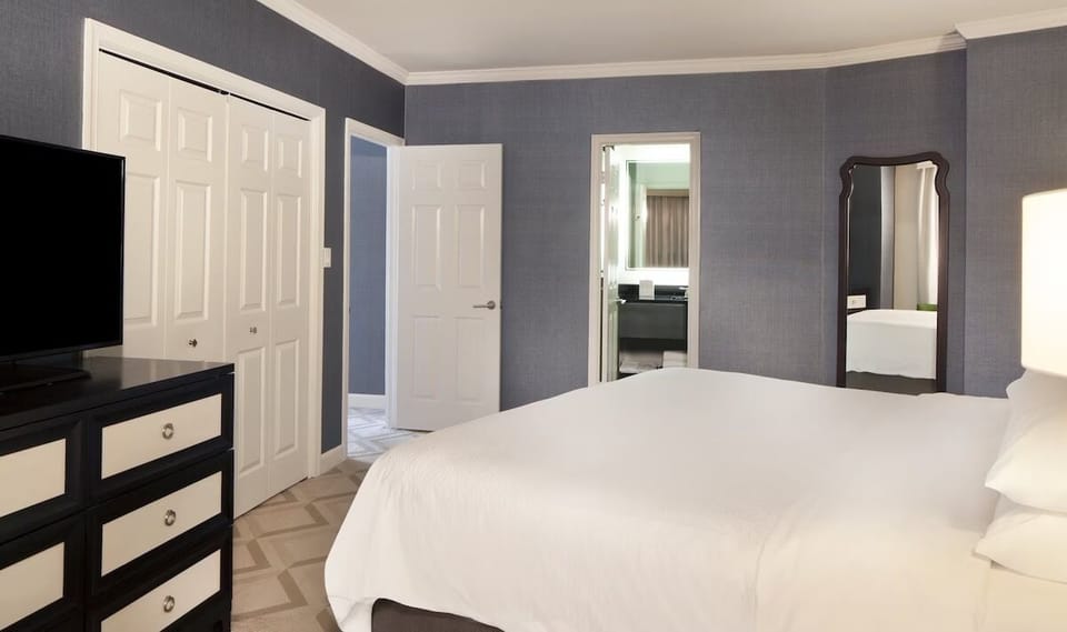 Get ready with ease using ample storage and open space.