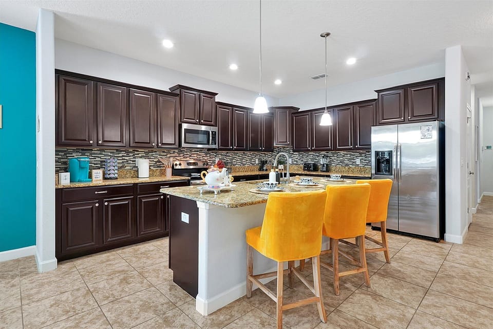 Fully equipped kitchen with bar seating for 3