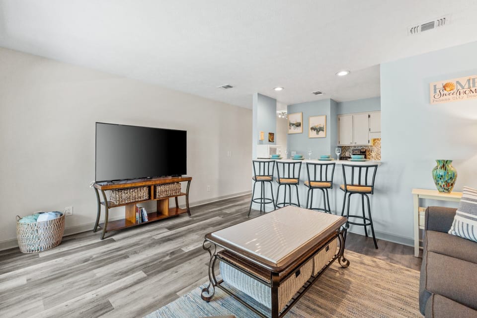 Living room with Flat Screen TV