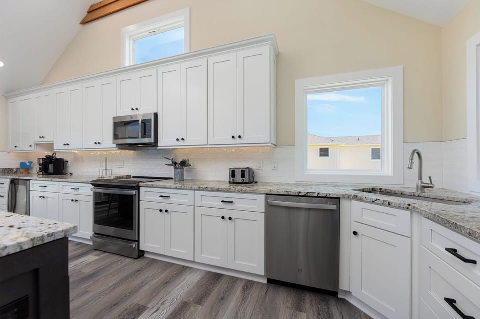 WH230: A Golden Opportunity | TL Kitchen Area- Island Seating for 6
