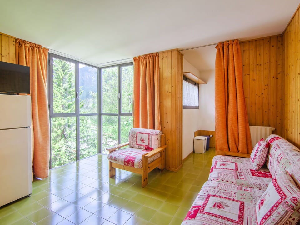 Furniture, Table, Building, Window, Comfort, Wood, Curtain, Textile, Lighting, Architecture