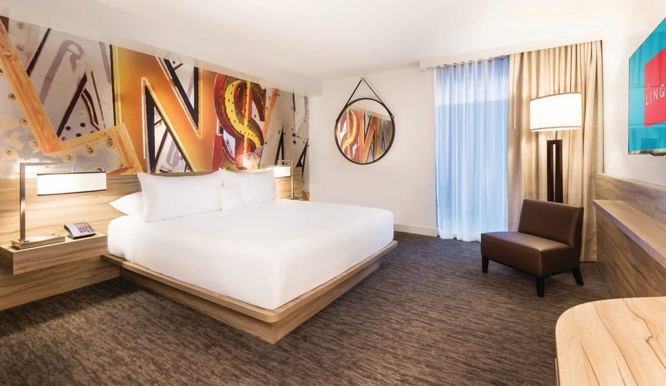 Premium Room, 1 King, Non-Smoking